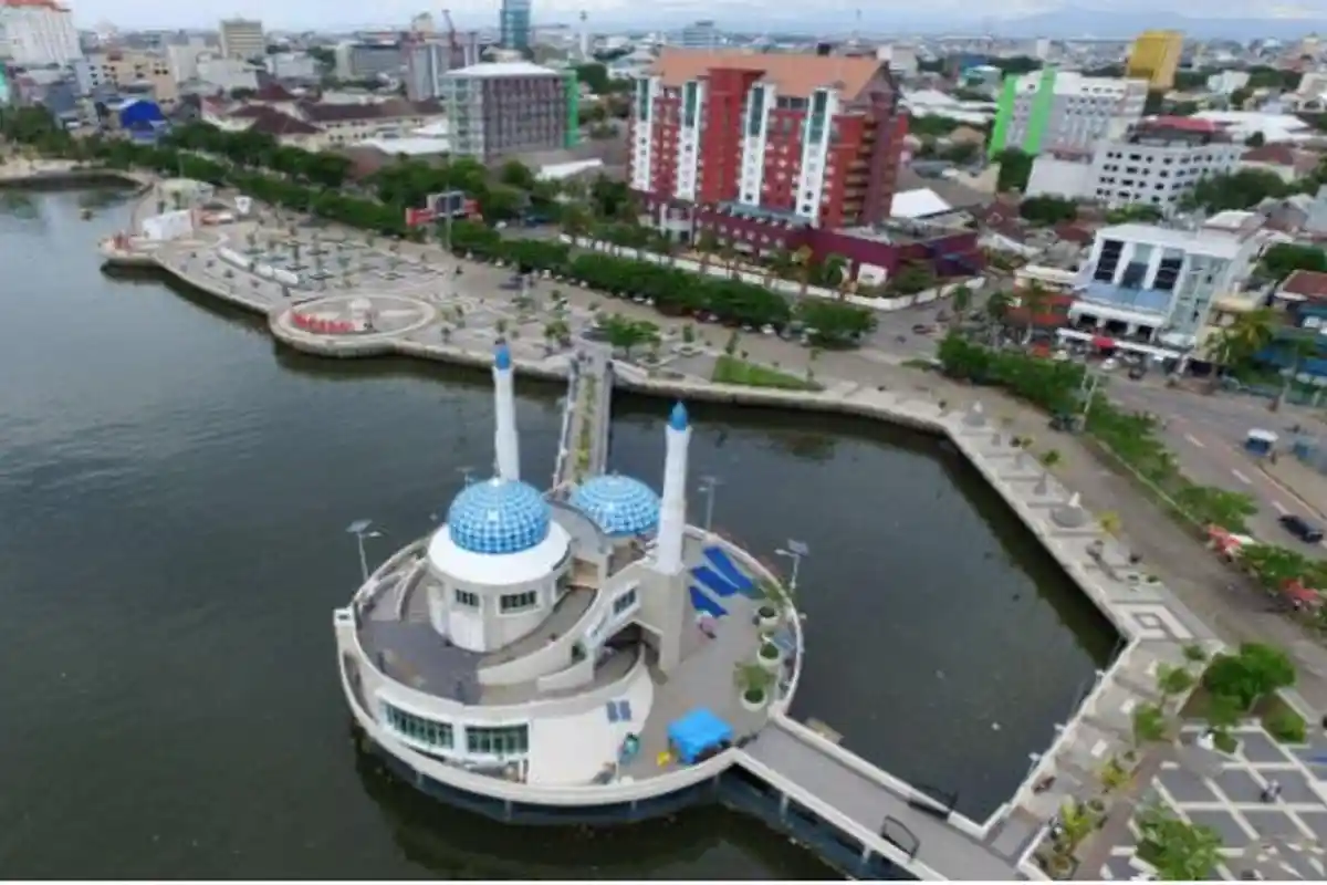 Doa Masuk Masjid Hari Jumat dalam Bahasa Arab, Latin, dan Terjemahan