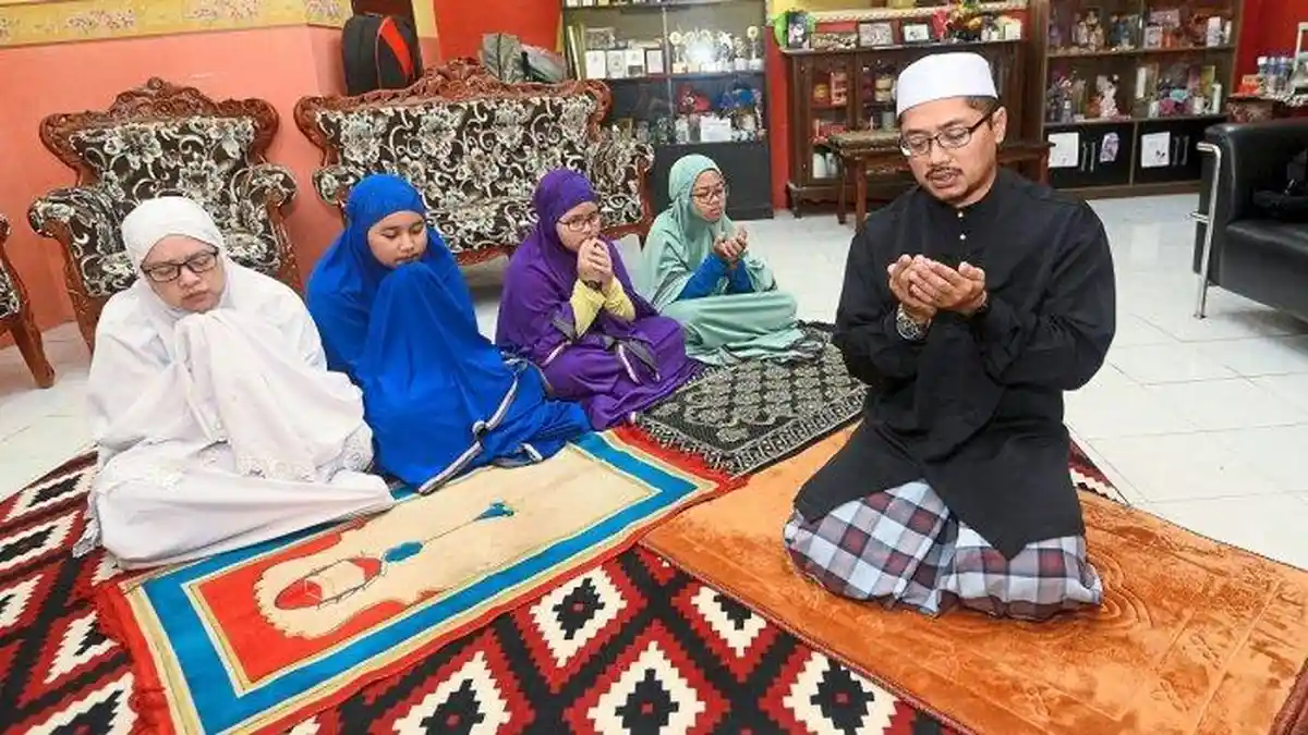 Panduan Lengkap Bacaan Niat dan Tata Cara Shalat Idul Fitri di Rumah