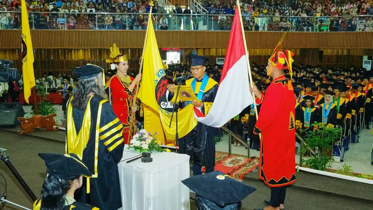 637 Mahasiswa Diwinisuda, Rektor UKSW Ajak Lulusan Jadi Kaum Pengubah Keadaan