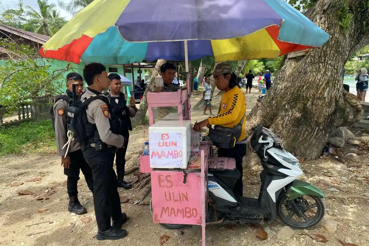 Polres Fakfak Papua Barat Patroli Dialogis di Sejumlah Objek Wisata, Sampaikan Pesan Kamtibmas