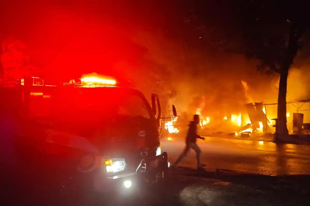 Saat Warga Tertidur Lelap, Tempat Usaha Ban di Muara Enim Hangus Terbakar, Ditinggal Mudik Lebaran