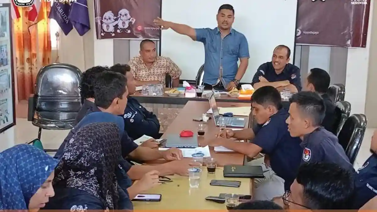 Komisioner KIP Pidie Jaya Gelar Rapat Perdana