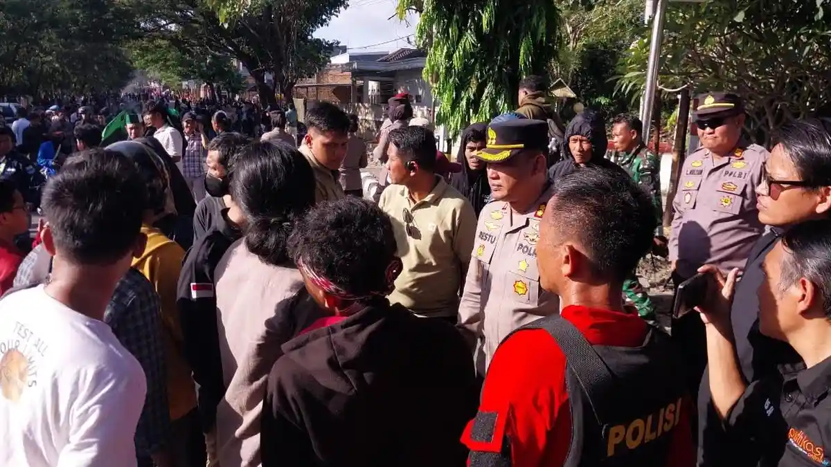Polisi Sita 2 Bom Molotov dari Penyusup Demo Mahasiswa di Bulukumba