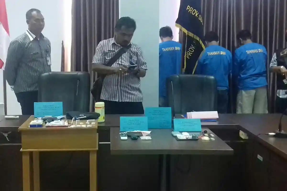 Menyamar Sebagai Pembeli, BNNP Sulsel Ringkus Pengedar Narkoba Asal Sidrap dan Wajo