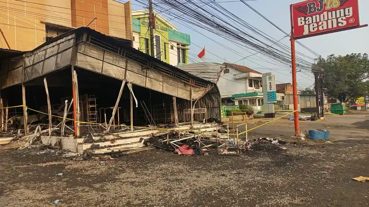 Kebakaran Menghanguskan Toko Bandung Jeans Margoyoso Pati
