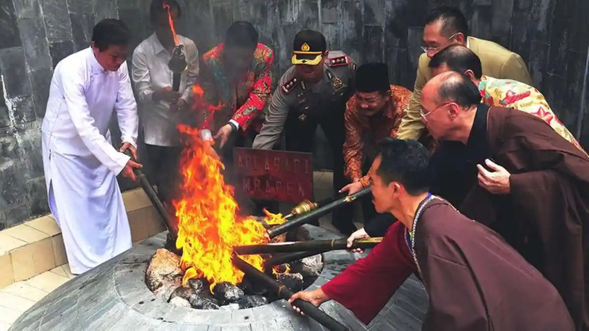 Sejarah Api Abadi Mrapen di Masa Kerajaan Majapahit, Kini Telah Padam ...