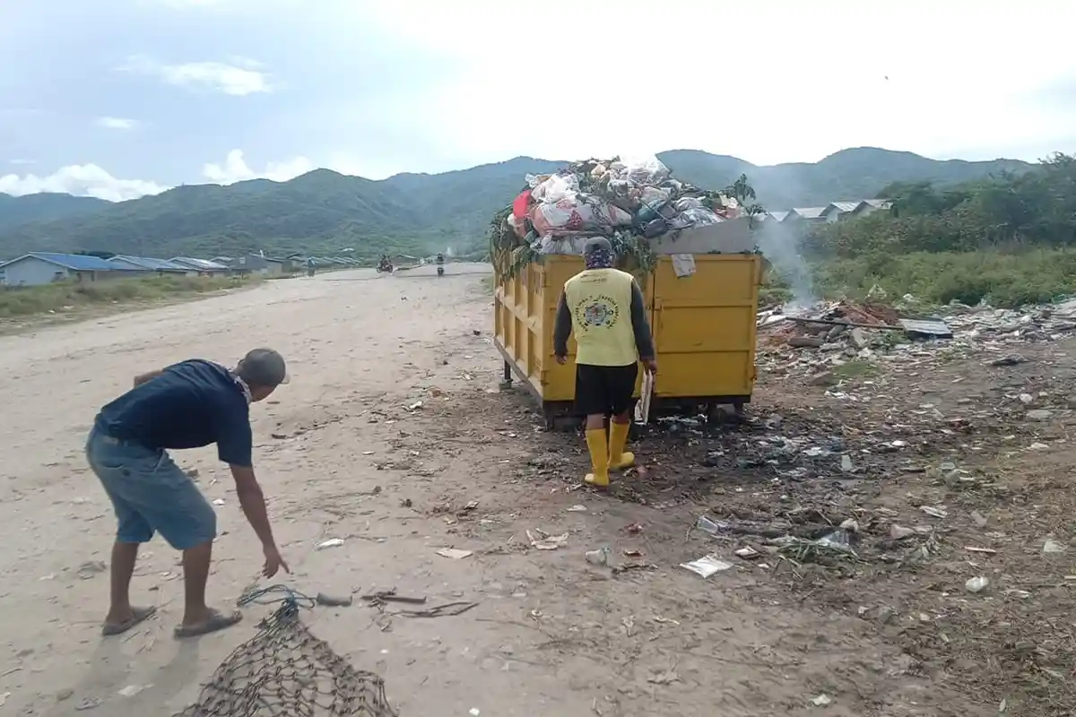 DLH Palu Sayangkan Warga Huntap Tondo Buang Sampah di Luar Jadwal