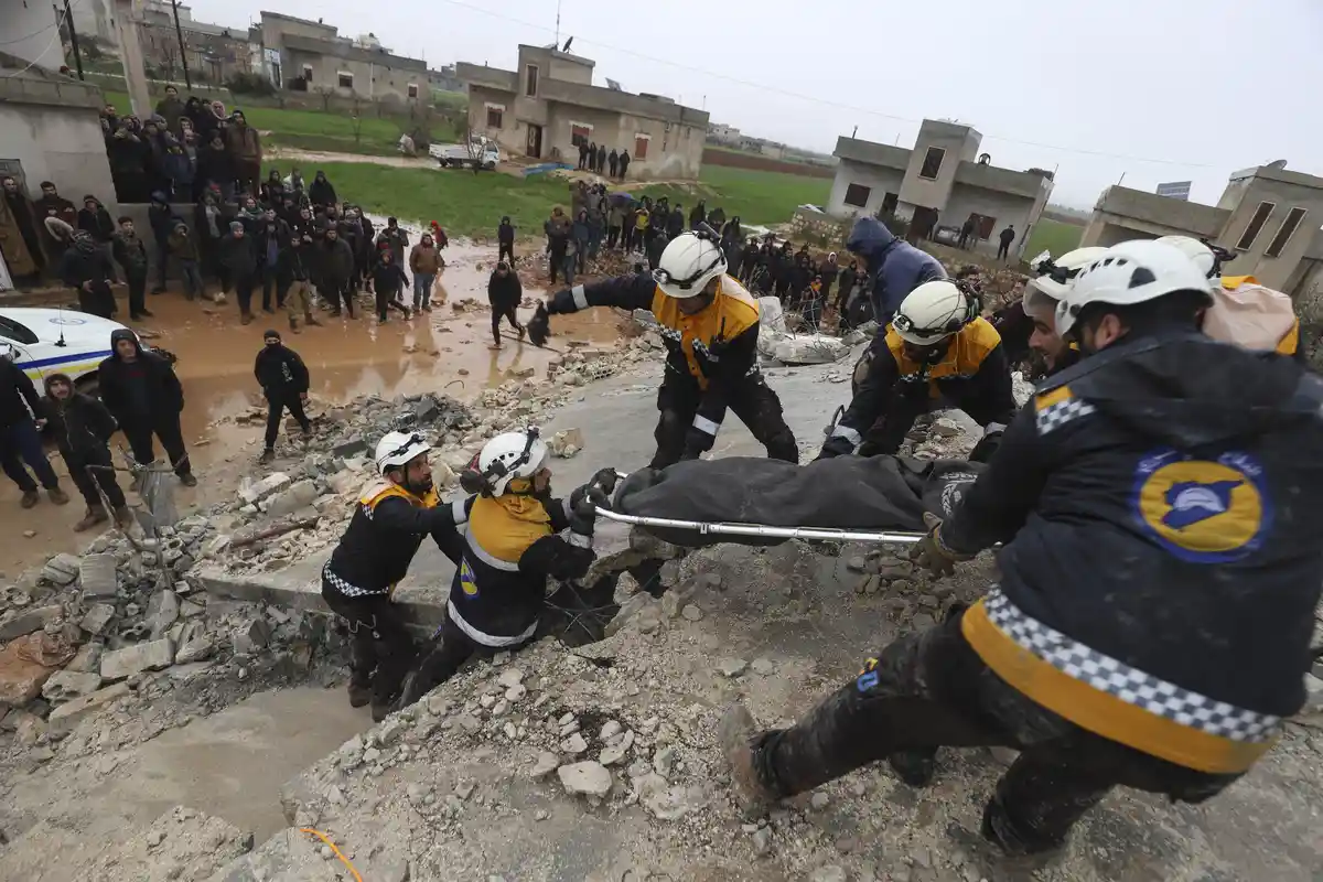 UPDATE Gempa Turki: Korban Tewas Ditemukan Capai Lebih 2.300 Orang, Ada Puluhan Gempa Susulan