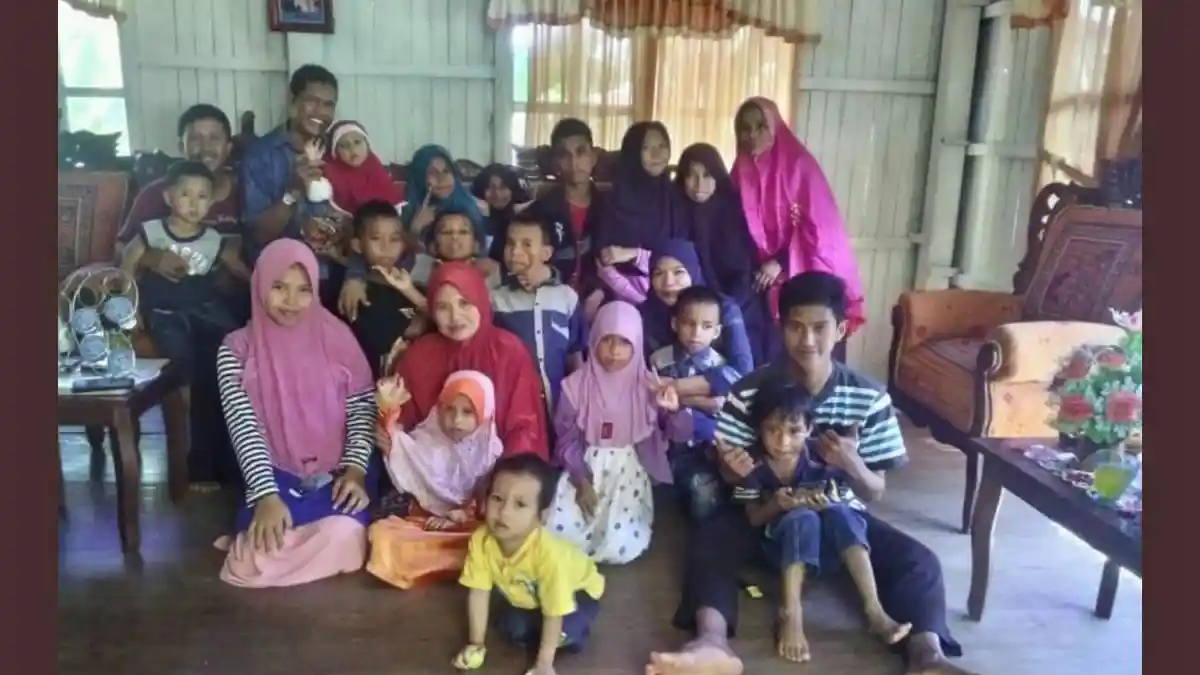 10 Fakta Pasangan Suami Istri dengan 16 Anak dari Pelosok Tenggara Sulawesi