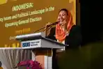 Yenny-Wahid-saat-menjadi-pembicara-di-forum-Internasional.jpg