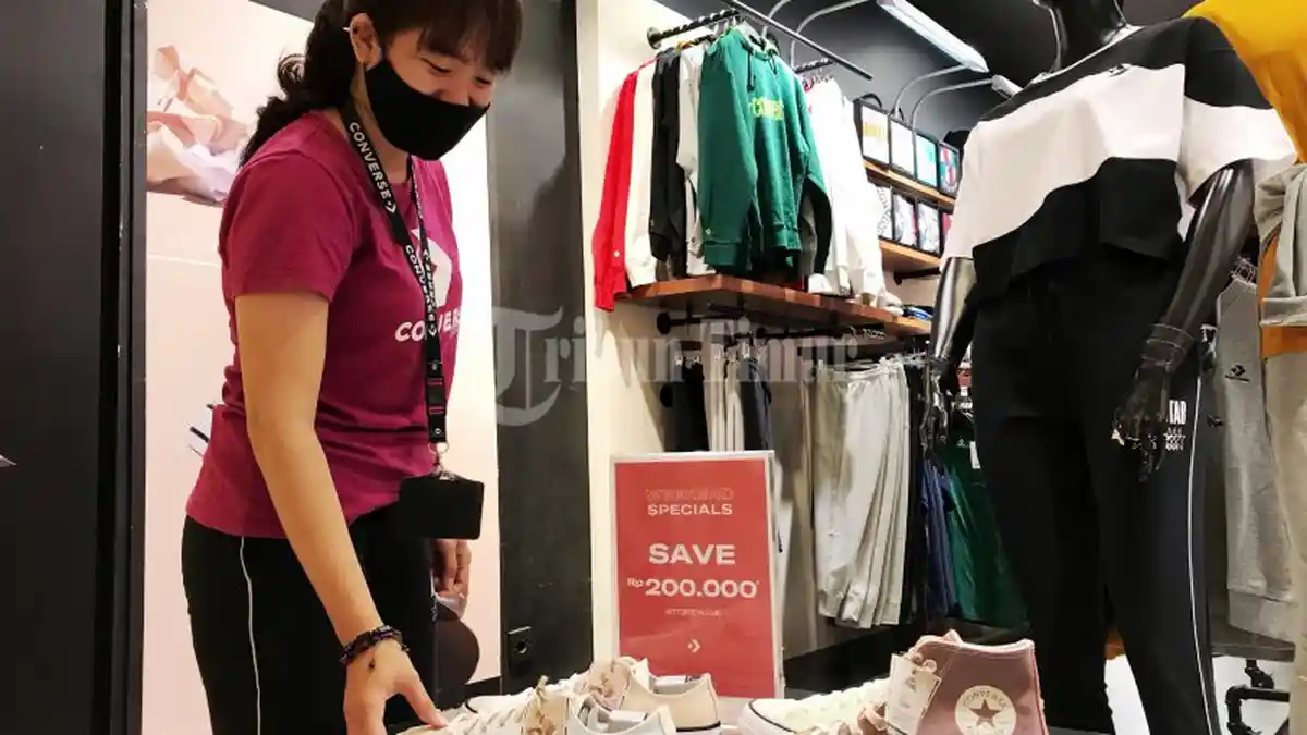 FOTO: Converse TSM Tawarkan Promo Weekend Special Hemat Rp 200 Ribu - tenant-converse-di-first-floor-trans-studio-mall-tsm-makassar-sabtu-2692020-2.jpg