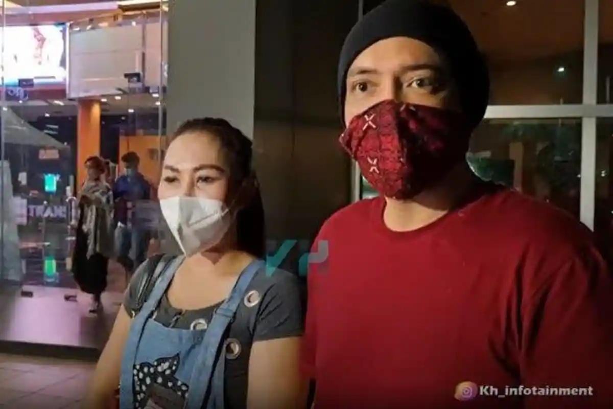 Henny Mona Dikabarkan Dekat dengan Sandy Tumiwa, Apakah Sudah Resmi Cerai dengan Rio Reifan?