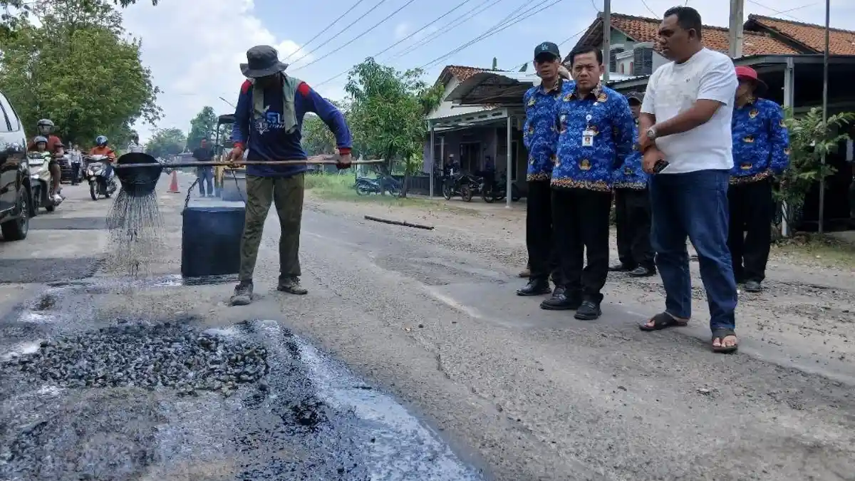 Kini Jadi Orang Nomor 1, Momen Plt Bupati Pekalongan Sukirman Cek Perbaikan Jalur Mudik
