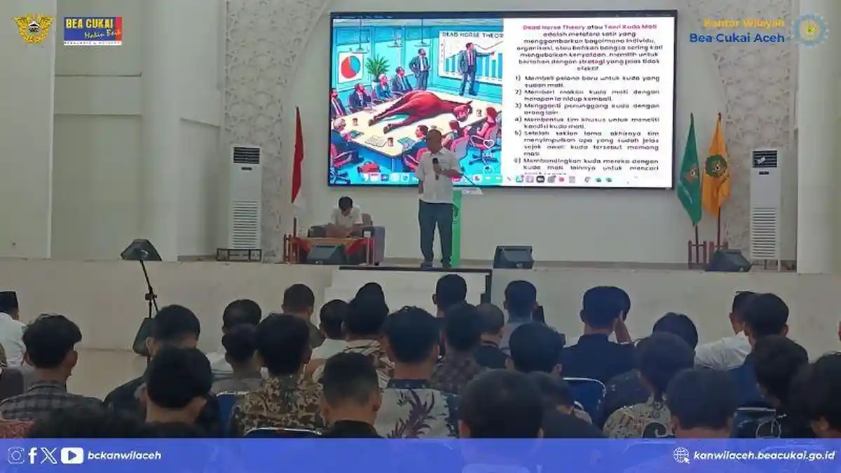 Kakanwil Ditjen Bea Cukai Aceh Isi Kuliah Umum di UIN Ar-Raniry, Bahas Kompetensi Tenaga Kerja