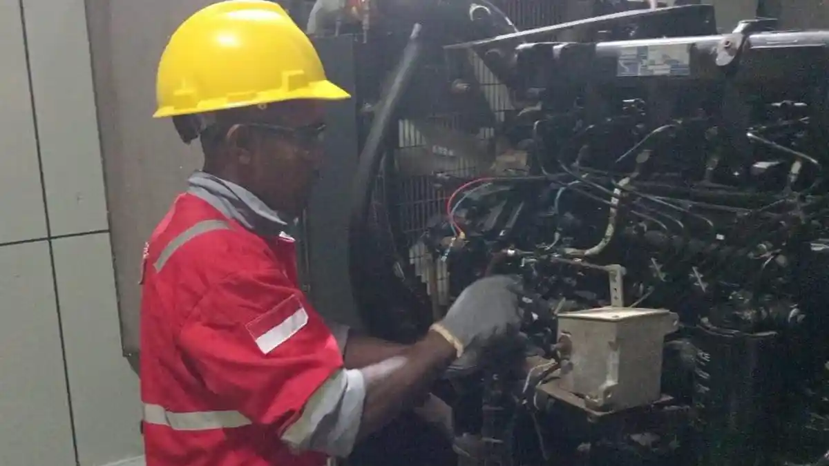 Komit Pasokan Listrik Stabil, PLN UP3 Tual Lakukan Pemeliharaan Mesin Jelang Idul Adha 1445 H - Pemeliharaan-mesin-PLN-UP3-Tual-01.jpg