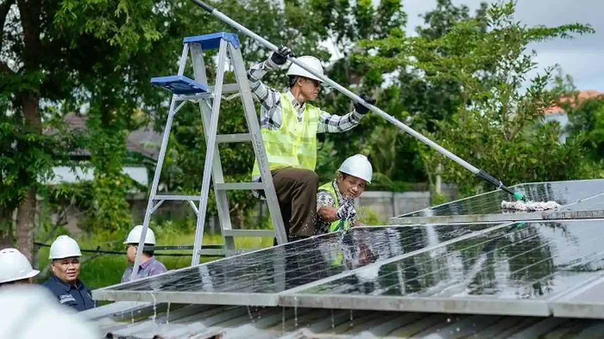 Perjalanan SINAR ZONAEBT Cetak 50 Teknisi PLTS Desa untuk Menjaga ...