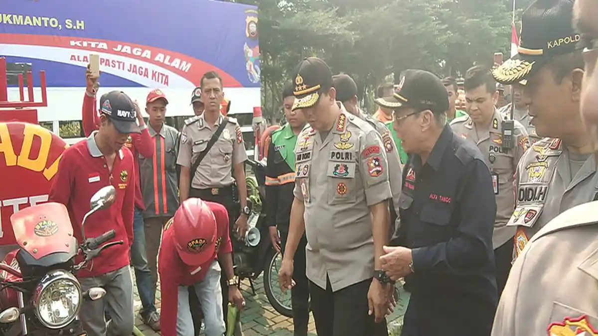 Wakapolri Komjen Ari Dono Mengecek Perlengkapan Penanganan Karhutla di Mapolda Kalbar