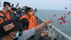 tabur-bunga-di-kri-semarang.jpg