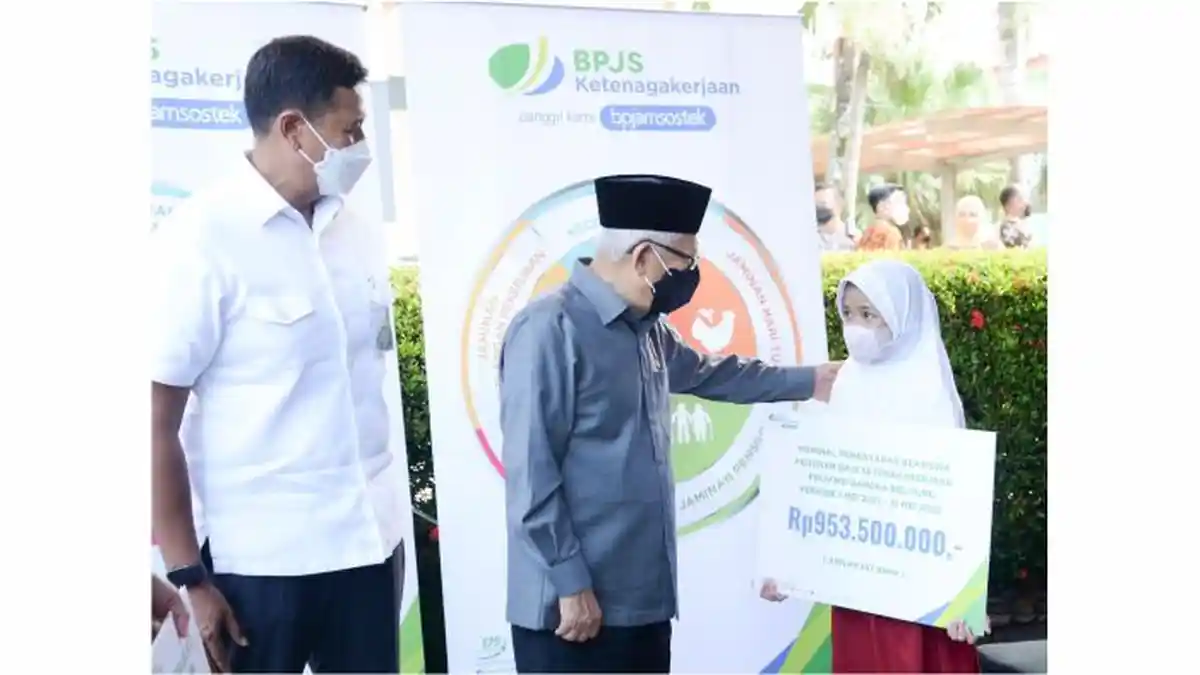 Wapres Kembali Serahkan Manfaat Program dan Beasiswa BPJS Ketenagakerjaan 2,8 Miliar