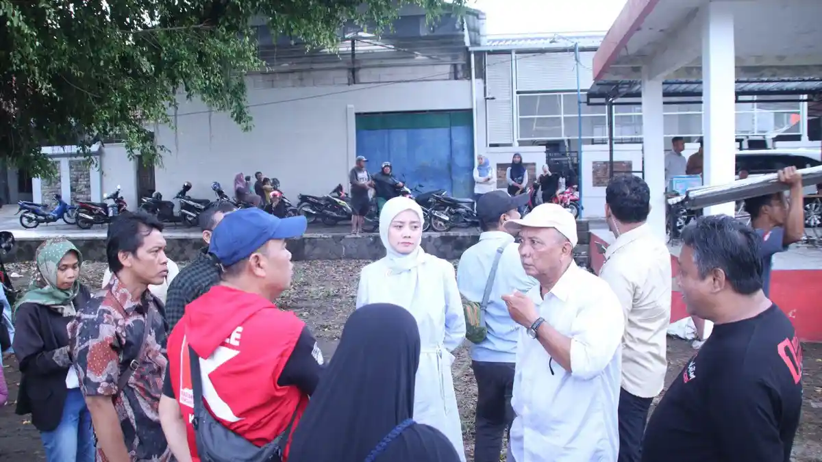 Bazar UMKM dan Gelar Budaya Diterjang Puting Beliung, Yogas Bantu Pedagang Terdampak - Sova-Marwati-bantu-korban-puting-beliung.jpg