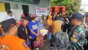 Kemensos-Salurkan-Bantuan-untuk-Korban-Tanah-Bergerak.jpg