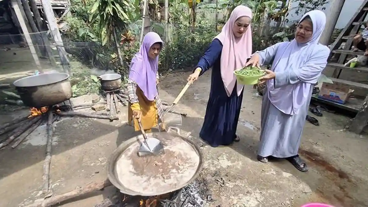 Intip Proses Pembuatan Nasu Cemba Khas Bugis, Tradisi Rutin Dilakukan Warga LDII Tarakan Usai Kurban