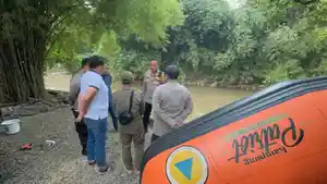 bocah-sukaraja-hanyut-di-sungai-ciliwung.jpg