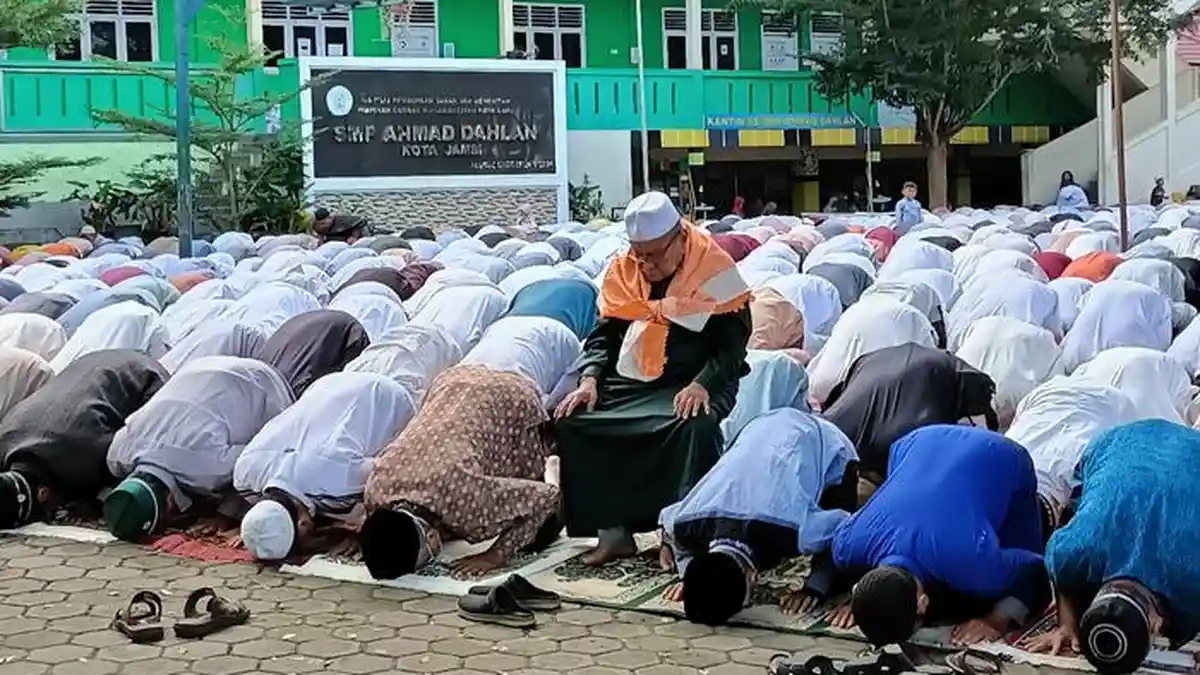 Lapangan Masjid Attaqwa 3 Dipadati Ribuan Warga Muhammadiyah Jambi Laksanakan Salat Idul Adha