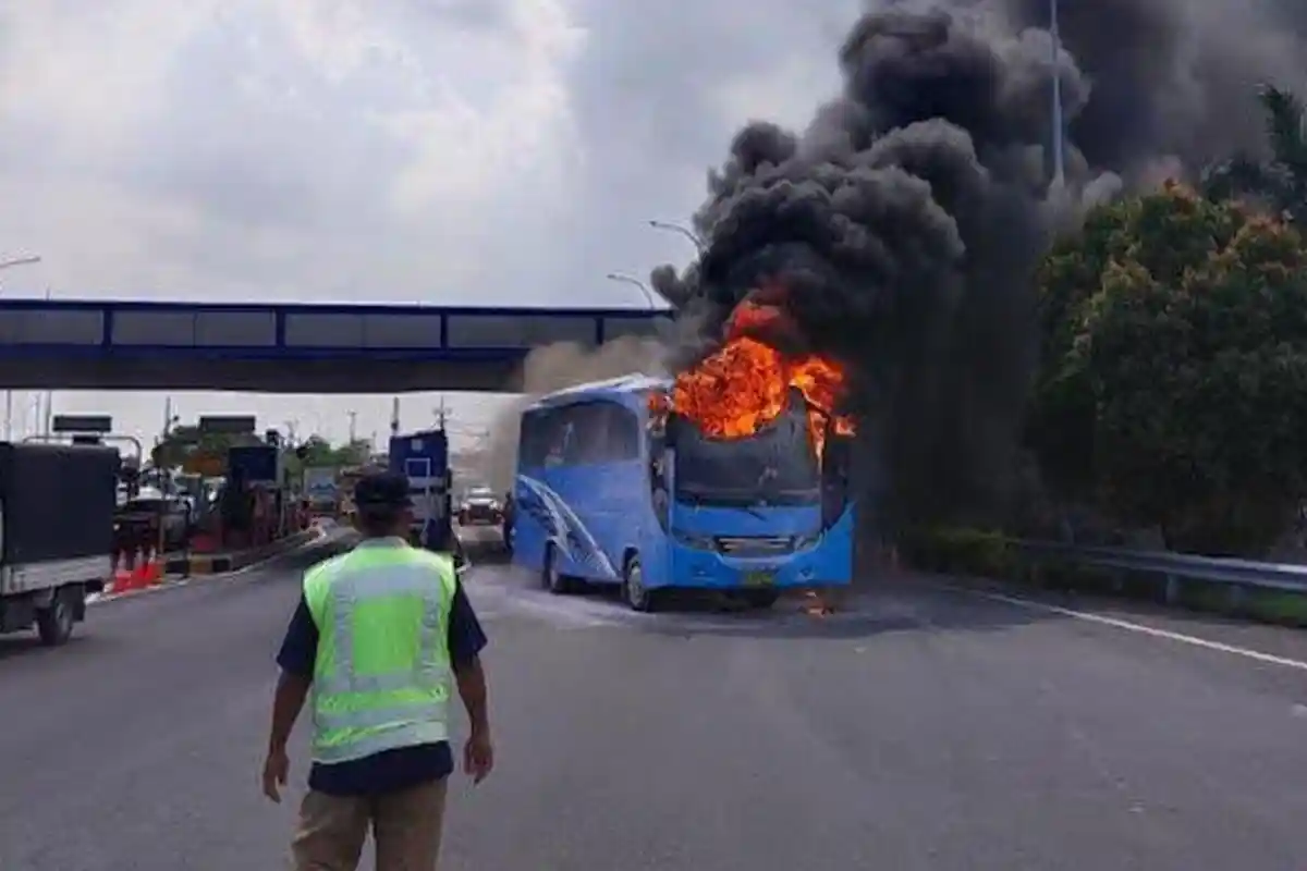 Empat Mahasiswa Utusan Teater Putih Unram Ada dalam Bus yang Terbakar di Tol Surabaya