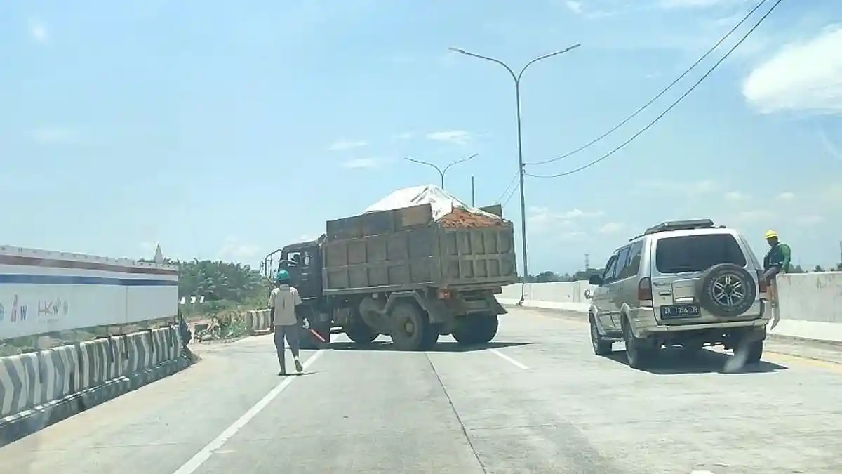 Tanah Galian C Ilegal Diduga Dipakai Bangun Jalan Tol Tebingtinggi, Disinyalir Libatkan Oknum Aparat