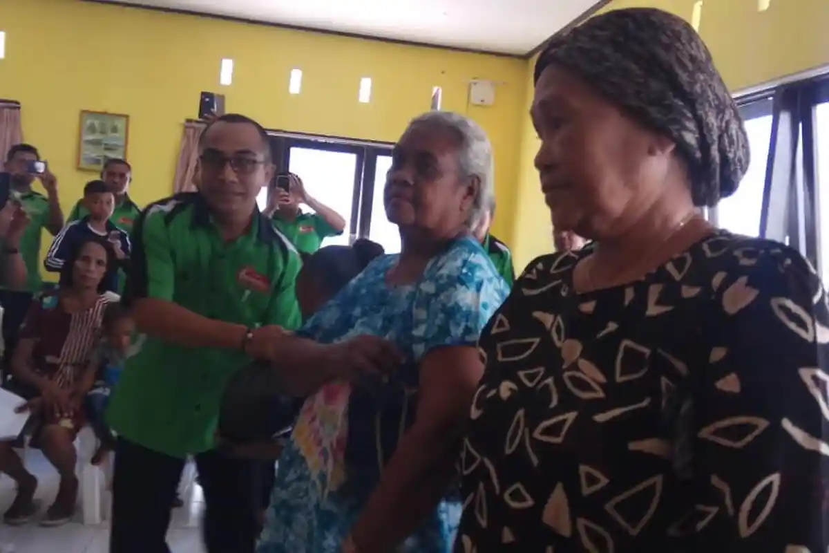 Ini Yang Dilakukan GBI Tunas Daud Kepada  Para Janda, Duda dan Anak Yatim di Kelurahan Oesapa