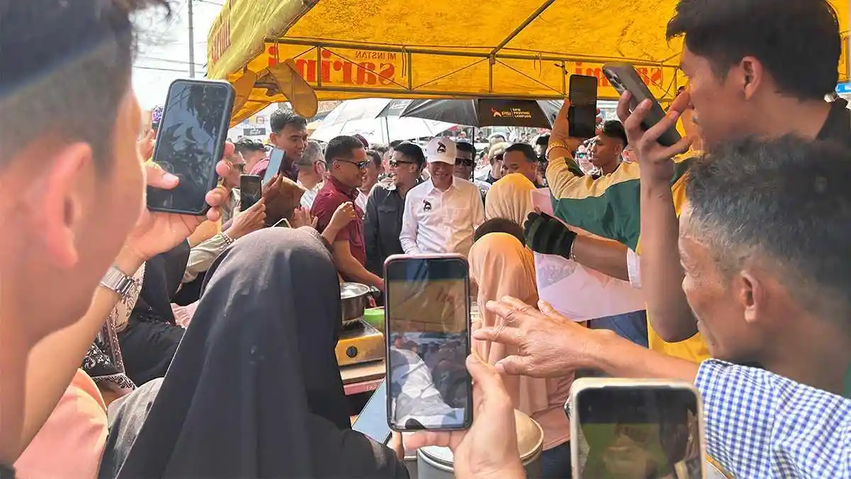 30 Menit Jokowi di Pringsewu, Warga Berebut Abadikan Momen Kunjungan Presiden Ke-7 - Tribunlampung.co.id