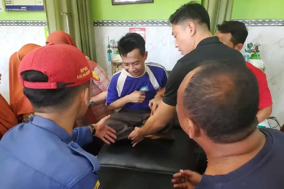 Cincin Tak Bisa Lepas Selama Berbulan-bulan di Jari Warga Mojokerto, Akhirnya Damkar Turun Tangan