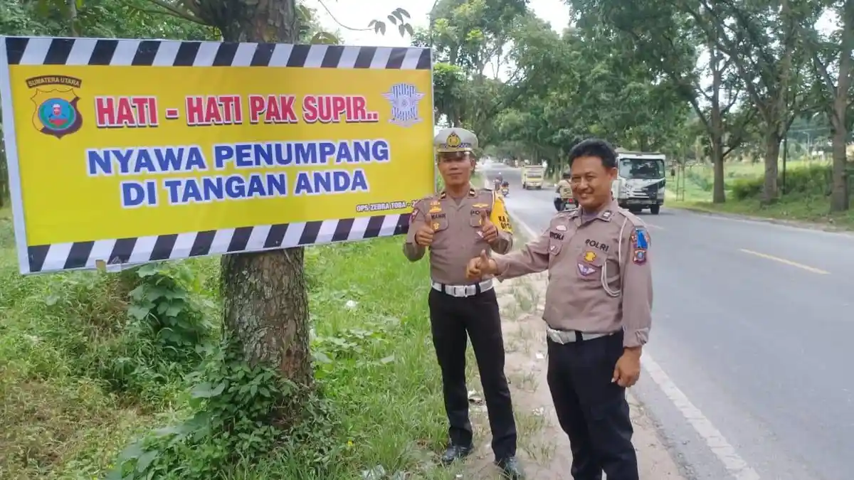 Satlantas Polres Labuhanbatu Pasang Spanduk dan Baliho di Lokasi Rawan Kecelakaan