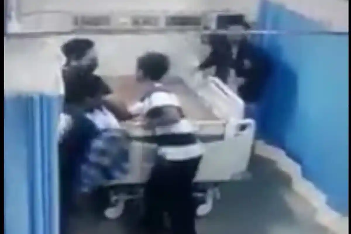 Ratusan Orang Bersenjata Tajam Ambil Paksa Jenazah PDP Corona di Rumah Sakit Dadi