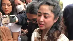Dewi-Perssik-memangis-saat-bertemu-dengan-haters.jpg