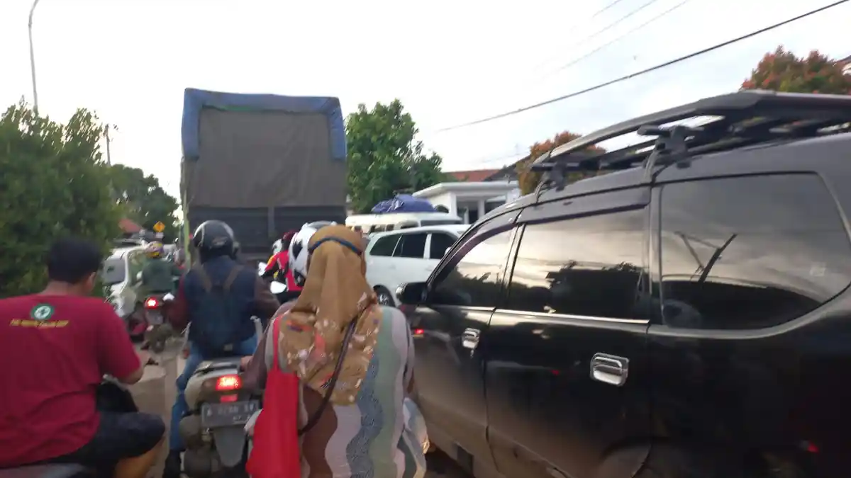INFO TERKINI: Jalanan di Kota Cilegon Arah Merak Pagi Ini Macet Parah hingga 10 Km Sejak Sahur