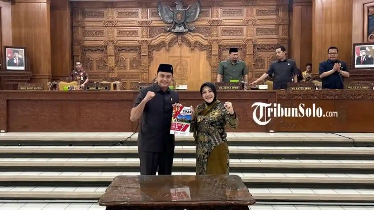 Rapat Paripurna DPRD Klaten, Bupati Sri Mulyani Jelaskan soal Kebijakan APBD 2024 dan APBD 2025