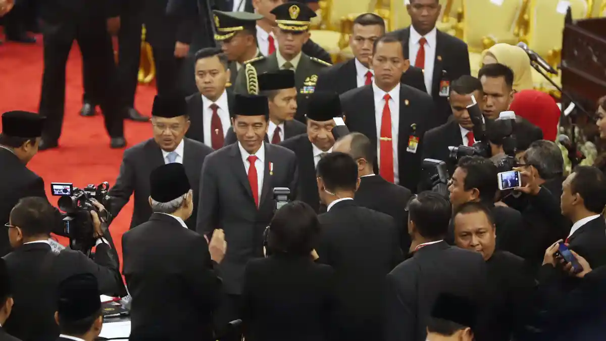 Jokowi Tunjuk Darmin Nasution Jadi Plt Menko PMK