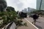 Truk Terguling di Jalan Tol dalam Kota ruas Slipi-Tomang