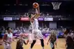 Gunawan Berusaha Masukkan Bola ke Ring CLS Knights
