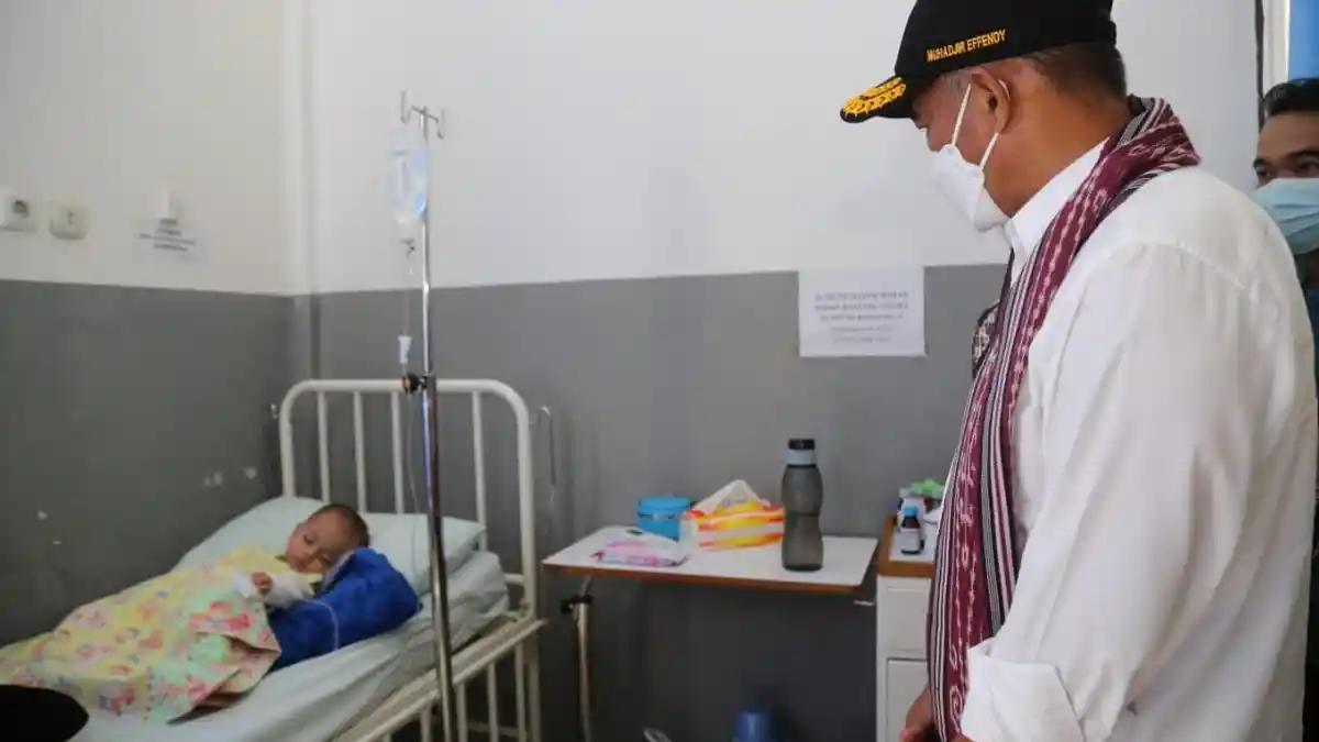 Menko PMK Minta Warga Sintang Waspadai Demam Berdarah Akibat Banjir