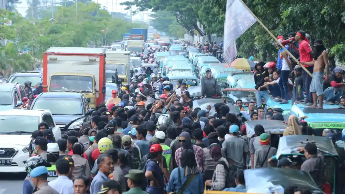 Diduga Provokator, Satu Peserta Aksi di Depan Gubernuran Sulsel Diamankan