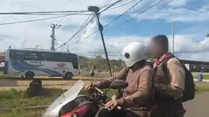 Tampak-Bus-Damri-yang-akan-berangkat-melalui-terminal-di-Jalan-Perintis-Tideng-Pale.jpg