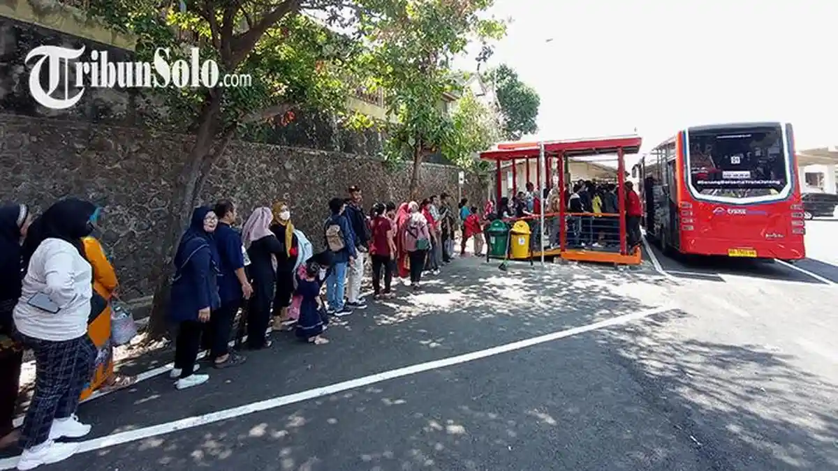 Potret Hari Terakhir Layanan Gratis Trans Jateng Solo-Wonogiri: Antrean Mengular, Waktu Tunggu 2 Jam
