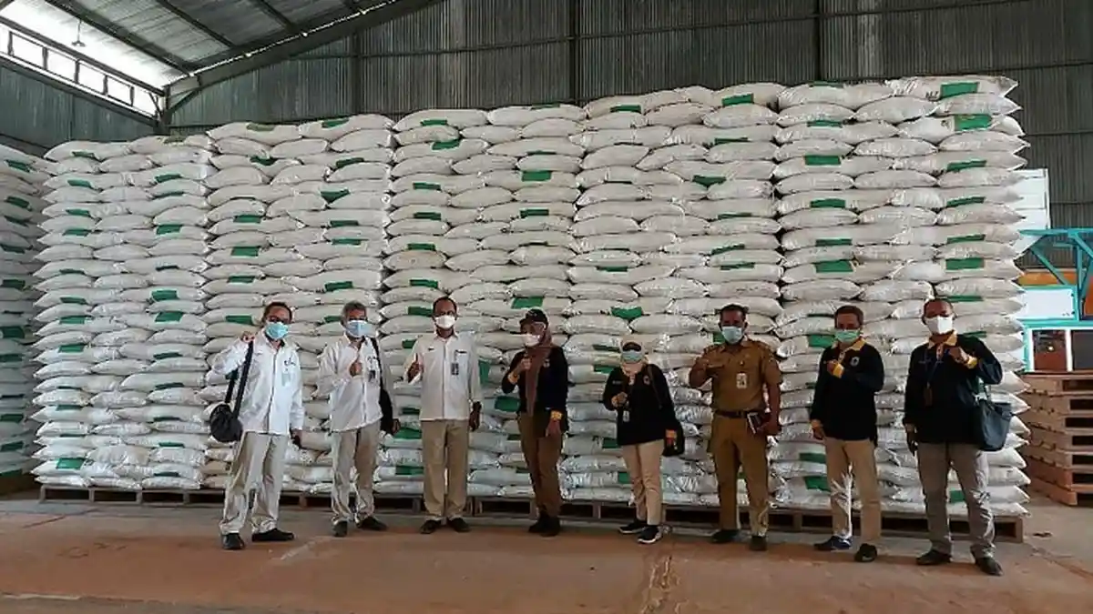 Datangi Gudang Bulog, Kadisbunak Kalsel Temukan Stok Gula Pasir Melimpah