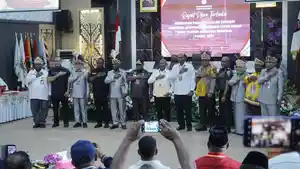 gubernur-dan-wakil-gubernur-terpilih-Papua-Barat.jpg