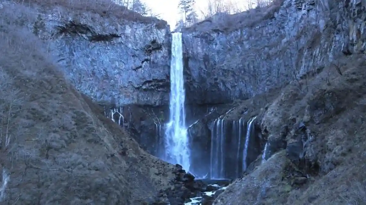 Air Terjun Paling Terkenal di Jepang Ini Jadi Tempat Favorit untuk Bunuh Diri