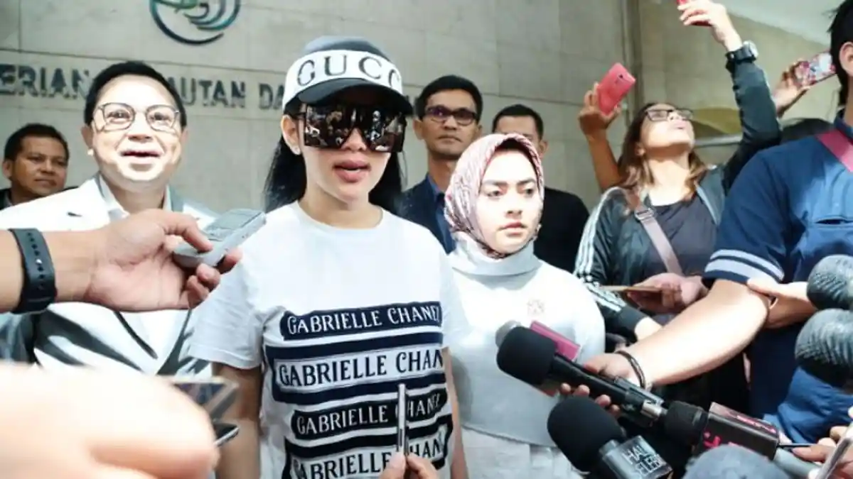 Kerap Mangkir, ihak Syahrini Yakinkan Jaksa akan Hadir pada Panggilan ke-3 dalam Sidang First Travel