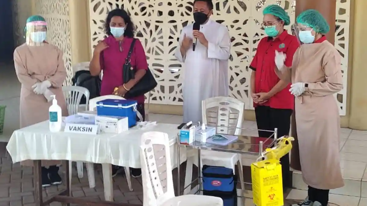 Lampaui Target, 140 Umat Paroki Santa Maria Assumpta Kota Baru Kupang Divaksin
